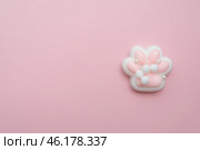 Taba paw pink and white colorful anti-stress toys squirt on baby's hand. Стоковое фото, фотограф Терехова Марина / Фотобанк Лори