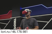 Guy in a virtual reality club wearing virtual reality glasses. Стоковое видео, видеограф Igor Skripachev / Фотобанк Лори