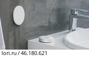 Smart bathroom integration with digital assistant in modern minimalist design. Стоковое видео, видеограф Zakharova Natasha / Фотобанк Лори