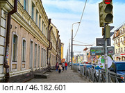 Город Казань. Перекресток улиц Московской и Мартына Межлаука (2024 год). Редакционное фото, фотограф Александр Тараканов / Фотобанк Лори