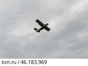 Лёгкий пассажирский самолёт АН-2, полёт под облаками. Волгоградская область, Средняя Ахтуба, Россия. (2022 год). Редакционное фото, фотограф Андрей Цыганков / Фотобанк Лори