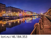 Ночные дома на набережной, река Фонтанка, Санкт-Петербург. Стоковое фото, фотограф Baturina Yuliya / Фотобанк Лори