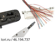 Инструмент для обжима интернет-кабеля витой пары на белом фоне. Tool for crimping of internet cable on a white background. Стоковое фото, фотограф Татьяна Д / Фотобанк Лори