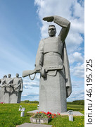 Скульптура "Впередсмотрящий, или дозорный" Мемориал "Героям-панфиловцам". Московская область, Волоколамский район, Дубосеково. (2024 год). Редакционное фото, фотограф Лариса Гордеева / Фотобанк Лори
