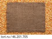 Frame made of burlap with the line lies on  peas seeds. Стоковое фото, фотограф Александр Собко / Фотобанк Лори