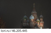 Moscow January 08 2021, colorful domes of St. Basil's Cathedral. Night envelops the Red Square, turning it into a winter masterpiece. The domes of the temple, decorated with frost, shimmer. Редакционное видео, видеограф Скрипачев Антон / Фотобанк Лори
