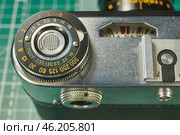 Karachev, Bryansk region Russia - February, 16, 2025: Retro photographic equipment of the USSR – FED-5 rangefinder film camera with an Industar-61L/D lens. Close-up. Virtual Museum of Electronics. Редакционное фото, фотограф Андрей Жигальцов / Фотобанк Лори