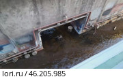 Заполнение дока водой.Спуск из дока теплохода. Стоковое видео, видеограф Кургузкин Константин Владимирович / Фотобанк Лори