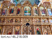 Иконостас в Соборе Грузинской иконы Божией Матери. Храм с иконостасом в Раифском монастыре (2024 год). Редакционное фото, фотограф Александр Тараканов / Фотобанк Лори