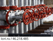 Республика Татарстан. Нефтяные вентили кустовой насосной станции. Стоковое фото, фотограф Егор Алеев / ТАСС / Фотобанк Лори