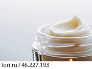 Open Glass Cosmetic Jar with White Face Cream Texture. Mockup Package Template. Light Gray Background. Natural Cosmetics Showing. Beauty Product Mock-up. Skincare, Facial mask. Trendy Bottle. Spa. Стоковое AI-изображение, AI-художник Марина Демидюк / Фотобанк Лори