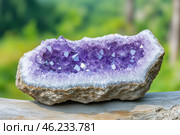 Druse of amethyst crystals on a blurred background. Стоковое AI-изображение, AI-художник Евгений Харитонов / Фотобанк Лори