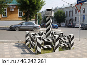 Верстовой столб в городе Кирове на бывшем Московском тракте (2013 год). Редакционное фото, фотограф Солодовникова Елена / Фотобанк Лори