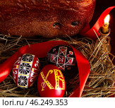 Пасхальный натюрморт. Кулич (паска) и яйца-писанки. Easter still life. Easter cake and eggs. Стоковое фото, фотограф Александр Рыбалка / Фотобанк Лори