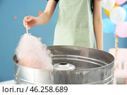 Woman making cotton candy at fair. Стоковое фото, фотограф Pixel_shot / Фотобанк Лори