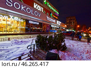Город Тюмень, улица Пермякова. Торговый центр "Солнечный" ночью. Редакционное фото, фотограф Александр Тараканов / Фотобанк Лори