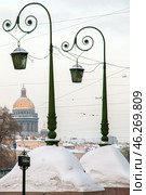 Снежный Петербург. Фонари Краснофлотского моста через Мойку (2010 год). Стоковое фото, фотограф Александр Алексеев / Фотобанк Лори