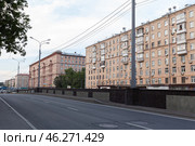 Алабяно-Балтийский тоннель со стороны улицы Алабяна. Жилые дома (2024 год). Редакционное фото, фотограф Evgenia Shevardina / Фотобанк Лори