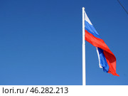 Флаг российской федерации, развевающийся на ветру. Стоковое фото, фотограф Лариса Вишневская / Фотобанк Лори
