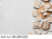 Composition with fresh and dry yeast on light background. Стоковое фото, фотограф Pixel_shot / Фотобанк Лори