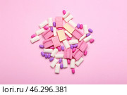 Different chewing gums on color background. Стоковое фото, фотограф Pixel_shot / Фотобанк Лори