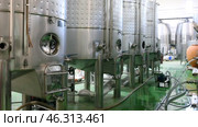 Interior of wine plant shop with modern equipment. Стоковое видео, видеограф Яков Филимонов / Фотобанк Лори