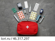 First aid kit and pills on grey background. Стоковое фото, фотограф Pixel_shot / Фотобанк Лори
