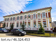 ГБУ Культурный центр имени Емельянова, улица Михаила Худякова,  дом 11. Город Казань (2024 год). Стоковое фото, фотограф Александр Тараканов / Фотобанк Лори