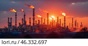 Индустриальный нефтеперерабатывающий завод на закате с выбросами дыма и огня. Стоковое AI-изображение, AI-художник Anna Leeva / Фотобанк Лори