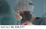 Doctor Administering Anesthesia to the Patient's Scalp. Редакционное видео, видеограф Михаил Матвеев / Фотобанк Лори