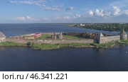 Aerial view on fortress Oreshek, Leningrad region (2018 год). Стоковое видео, видеограф Михаил Коханчиков / Фотобанк Лори