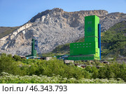 Здание промышленного комбината "Апатит". Кировск, Мурманская область (2024 год). Редакционное фото, фотограф Анна Карасева / Фотобанк Лори