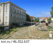 Stara Zagora, Bulgaria. July 23, 2024.City center.View of the stage of the summer opera theater at the site of the historical forum of Augustus Trajan. Редакционное фото, фотограф Мария Фетисова / Фотобанк Лори