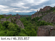 Вид на скалы Белоградчик (Belogradchik) ,природная достопримечательность, Болгария (2019 год). Стоковое фото, фотограф Дымов Игорь / Фотобанк Лори
