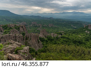 Вид на скалы Белоградчик (Belogradchik) ,природная достопримечательность, Болгария (2019 год). Стоковое фото, фотограф Дымов Игорь / Фотобанк Лори