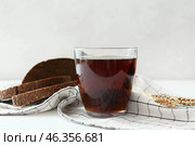 Glass of fresh kvass and bread on light background. Стоковое фото, фотограф Pixel_shot / Фотобанк Лори
