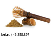 Heap of hojicha powder and chasen on white background. Стоковое фото, фотограф Pixel_shot / Фотобанк Лори