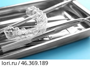 Tray with dental instruments and occlusal splint on color background, closeup. Стоковое фото, фотограф Pixel_shot / Фотобанк Лори