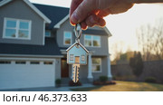 House Keys. Keys from new housing, dwellings among blurred real estate, apartment building. Relocation. Open entrance door, house shaped keychain. Door Keyring. Real estate, agent, insurance, property. Стоковое AI-видео, аниматор Марина Демидюк / Фотобанк Лори