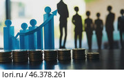 Paper people standing on a coin stacks. Insightful Analysis of Investment. Business Metrics, Performance Trends. Visual representation shows growth, success, achievement. Income gap. Market recovery. Стоковое AI-видео, аниматор Марина Демидюк / Фотобанк Лори