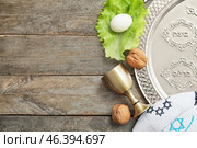 Festive composition for Passover celebration on wooden background. Стоковое фото, фотограф Pixel_shot / Фотобанк Лори