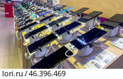 Moscow, Russia September 04, 2024: smartphones on the counter in an electronics store. Редакционное фото, фотограф Igor Skripachev / Фотобанк Лори