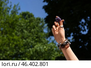 Woman with beautiful amethyst outdoors. Стоковое фото, фотограф Pixel_shot / Фотобанк Лори