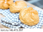 Kaiser rolls with napkin on table, closeup. Стоковое фото, фотограф Pixel_shot / Фотобанк Лори