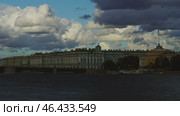 Dramatic sky over Neva river in Saint Petersburg. Стоковое видео, видеограф Михаил Коханчиков / Фотобанк Лори