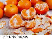 Many tasty clementines on wooden surface. Стоковое фото, фотограф Яков Филимонов / Фотобанк Лори