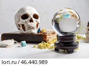 Аксессуары гадалки на стол. Стоковое фото, фотограф Pixel_shot / Фотобанк Лори