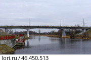 Автодорожный мост через реку Мухавец в створе улицы Ленина, город Кобрин, Брестская область, Беларусь (2020 год). Редакционное фото, фотограф Алексей Иванов / Фотобанк Лори