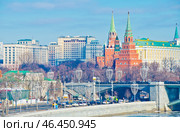 Здание Государственной думы, Four Seasons Hotel Moscow и башни московского Кремля. Зимний солнечный день. Москва. Россия. Редакционное фото, фотограф E. O. / Фотобанк Лори