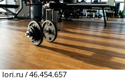 Barbell in the gym at dawn with a pred workout. Стоковое фото, фотограф Igor Skripachev / Фотобанк Лори